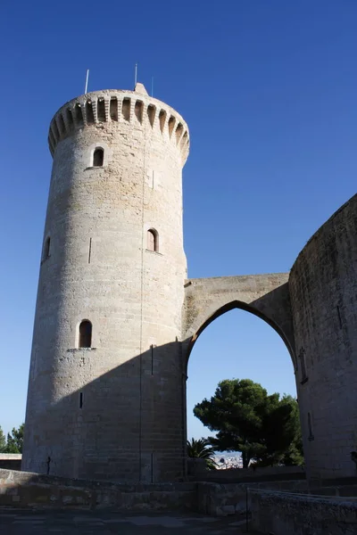 Κάστρο Bellver Ένα Γοτθικό Στυλ Κατασκευής Του Xiv Αιώνα Κάστρο — Φωτογραφία Αρχείου