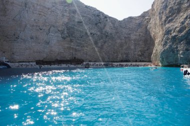 Yunanistan 'ın Zakynthos kentindeki Navagio plajı, Batık Körfezi, yattan manzara