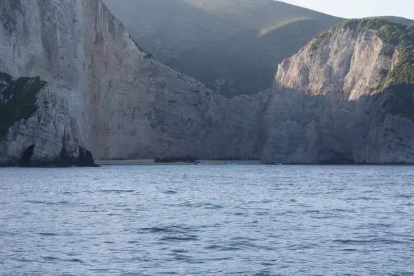 Yunanistan 'ın Zakynthos kentindeki Navagio plajı, Batık Körfezi, yattan manzara