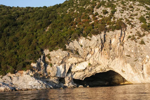 Yunanistan 'ın İyon Denizi' ndeki Meganisi adasında Vathy yakınlarında sualtı mağarası