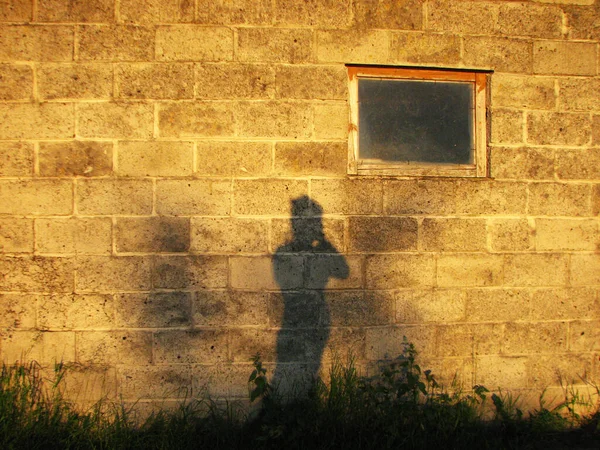 Тінь Жінки Стіні — стокове фото