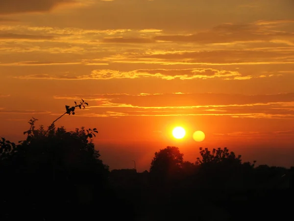 Όμορφη Θέα Του Ηλιοβασιλέματος Στην Ύπαιθρο — Φωτογραφία Αρχείου