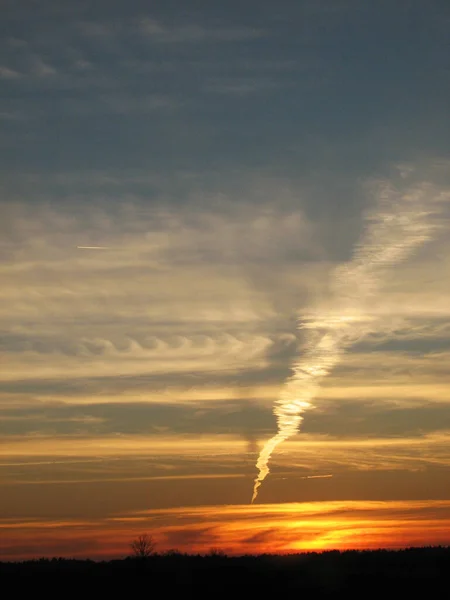 Γραμμές Στον Ουρανό Κατά Διάρκεια Ηλιοβασίλεμα Τοπίο Ομορφιά — Φωτογραφία Αρχείου