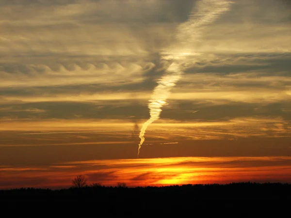 Γραμμές Στον Ουρανό Κατά Διάρκεια Ηλιοβασίλεμα Τοπίο Ομορφιά — Φωτογραφία Αρχείου