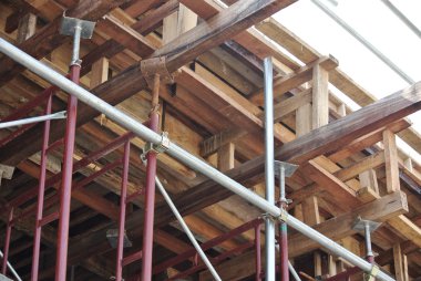 İnşaat İşçileri çalışmak için bir platform veya form çalışma desteklemek için kullanılan iskele