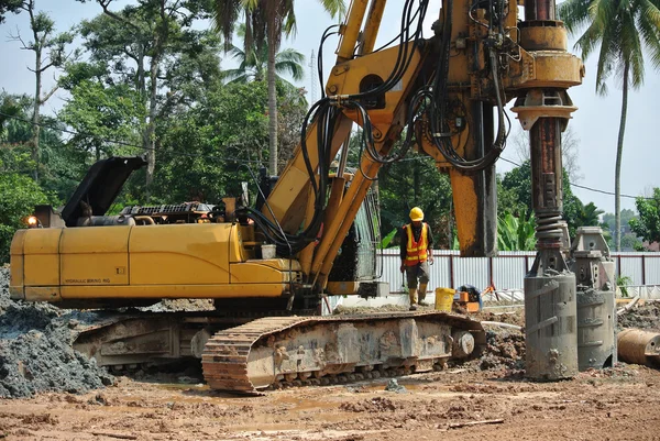 Taladro máquina de la plataforma de la pila en el sitio de construcción — Foto de Stock