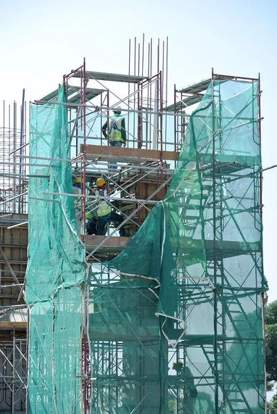 Scaffolding used to support a platform or form work for construction workers to work — Stock Photo, Image