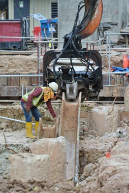 Sac kazık cofferdam makine inşaat sahasında