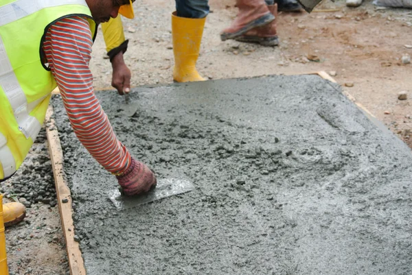 Islak Beton tesviye işçi 