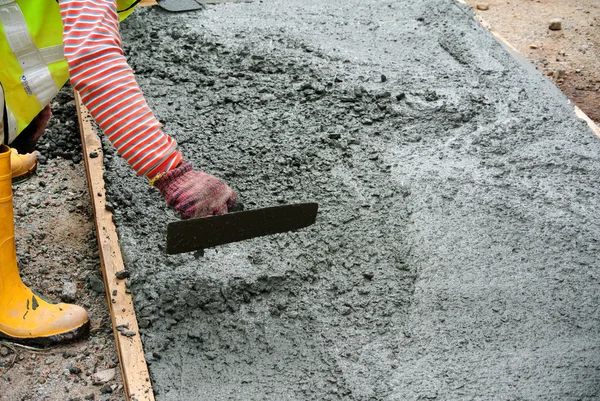 Islak Beton tesviye işçi 