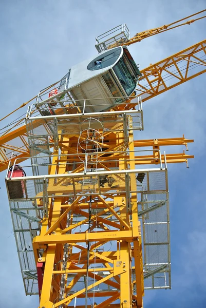 Toren kraan gebruikt voor het opheffen van zware belasting — Stockfoto