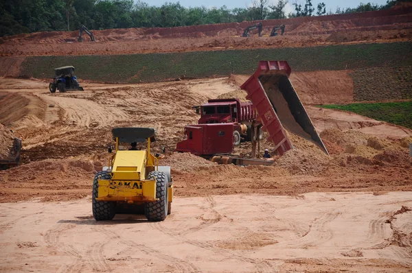 Agresión ambiental llevada a cabo para realizar un desarrollo . — Foto de Stock