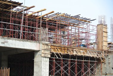 İnşaat İşçileri çalışmak için bir platform veya form çalışma desteklemek için kullanılan iskele