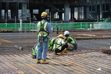 İnşaat İşçileri kat döşeme takviye bar imalatı 