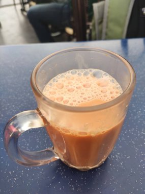 'TEH TARIK' adlı Malezya içeceği. Kremalı beyaz kremayla karıştırılmış çay içecekleri. Krema tabanı palmiye yağı bazlıdır.. 