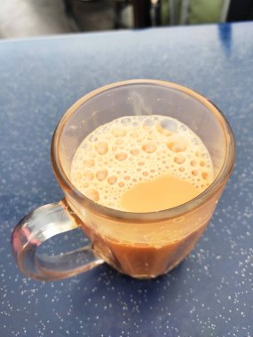 'TEH TARIK' adlı Malezya içeceği. Kremalı beyaz kremayla karıştırılmış çay içecekleri. Krema tabanı palmiye yağı bazlıdır.. 