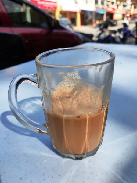 Малайзійський Напій Під Назвою Teh Tarik Чай Змішаний Кремовими Білими — стокове фото