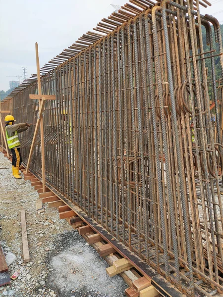 Shah Alam Malaysia Március 2020 Acélerősítő Rudat Gyártó Építőmunkások Építkezésen — Stock Fotó