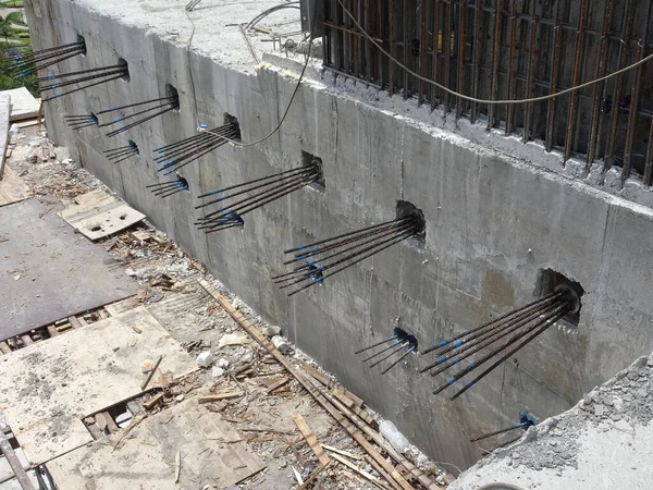 Johor Malaysia エイプリル社2017年14日 プレストレストケーブル腱は 建設現場におけるプレストレストコンクリートのアンカー端部です より大きなスパンでコンクリートスラブの品質を向上させる技術です — ストック写真