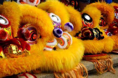 SEREMBAN, MALAYSIA - 2 Şubat 2017: Çin aslan maskesi veya aslan kafası Çin Yeni Yıl Festivali sırasında Seremban, Malezya 'da aslan dansı yaptı. Güzel & Renkli. 