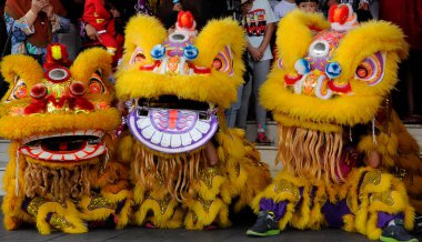 SEREMBAN, MALAYSIA - 2 Şubat 2017: Çin Yeni Yıl Festivali sırasında Seremban, Malezya 'da aslan dansı gösterisi. Geçmişten beri Çin 'in geleneksel ve kültürel dansıydı.. 