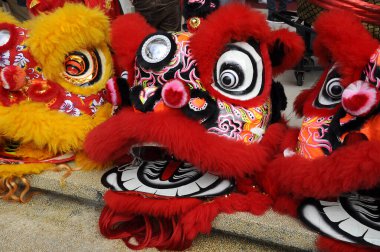 SEREMBAN, MALAYSIA - 2 Şubat 2017: Çin Yeni Yıl Festivali sırasında Seremban, Malezya 'da aslan dansı gösterisi. Geçmişten beri Çin 'in geleneksel ve kültürel dansıydı.. 