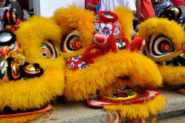 SEREMBAN, MALAYSIA - 2 Şubat 2017: Çin Yeni Yıl Festivali sırasında Seremban, Malezya 'da aslan dansı gösterisi. Geçmişten beri Çin 'in geleneksel ve kültürel dansıydı.. 