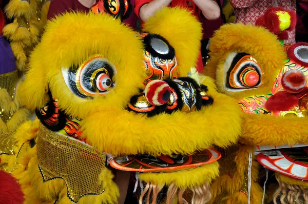 SEREMBAN, MALAYSIA - 2 Şubat 2017: Çin Yeni Yıl Festivali sırasında Seremban, Malezya 'da aslan dansı gösterisi. Geçmişten beri Çin 'in geleneksel ve kültürel dansıydı.. 
