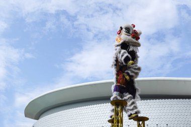 Seremban, Malezya - 2 Şubat 2017: Seremban, Malezya 'da düzenlenen Çin Yeni Yıl Festivali sırasında aslan dansı performansı. Geçmişten beri Çin 'in geleneksel ve kültürel dansıydı.. 