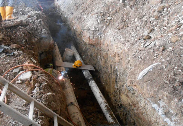 Selangor Malaysia May 2015 Construction Workers Working Excavated Tranches Установка — стоковое фото