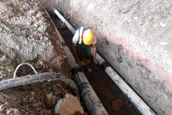 Selangor Malaysia May 2015 Construction Workers Working Excavated Trenches Install — Stock Photo, Image