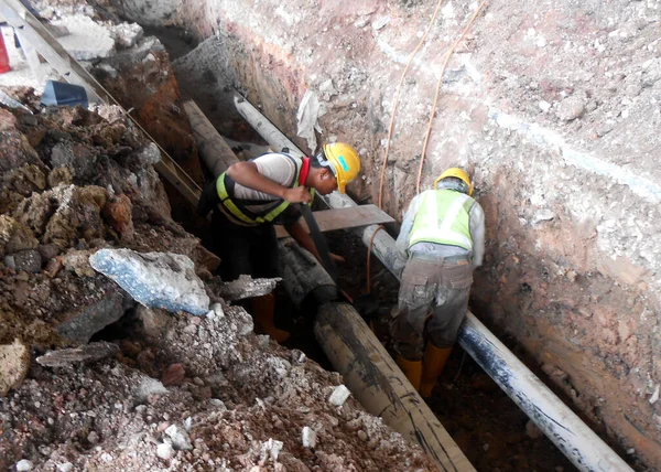 Selangor Malaysia May 2015 Construction Workers Working Excavated Tranches Установка — стоковое фото