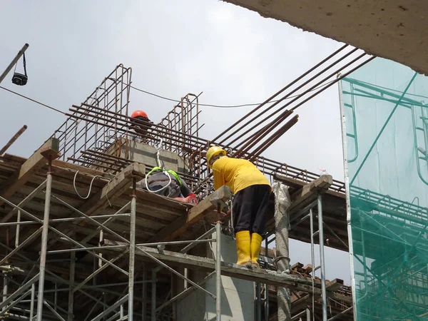 Malacca Malaysia March 2020 Construction Workers Working Height Install Reinforcement — Stock Photo, Image