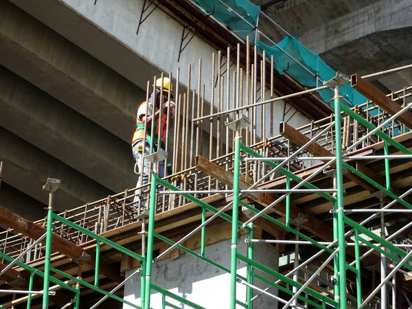 Malacca Malaysia March 2020 Construction Workers Working Height Install Reinforcement — Stock Photo, Image