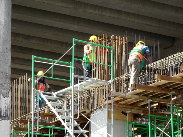 Malacca Malasia Marzo 2020 Los Trabajadores Construcción Que Trabajan Altura — Foto de Stock