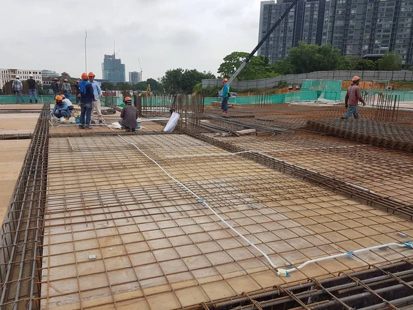 Kuala Lumpur Malaysia November 2020 Building Floor Slab Construction 建筑工人制造木材模板并安装钢筋 — 图库照片