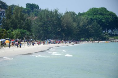 PORT DICKSON, MALAYSIA - 28 NİSAN 2017: Balıkçıların kullandığı motorla birlikte balıkçılık çubukları tamamlandı. Bu çubuklar kıyı balıkçılığında kullanılır..