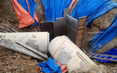 KUALA LUMPUR, MALAYSIA - FEBRUARY 02, 2017: İnşaat alanında yüksek kalite çelik takviyeli betondan yapılmış beton menfez