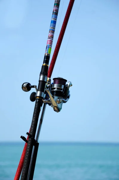 ポート ディクソン マレーシア エイプリル社2017年28日 漁師が使用するモータを搭載した釣竿 これらのロッドは 沿岸漁業で魚に使用されます — ストック写真