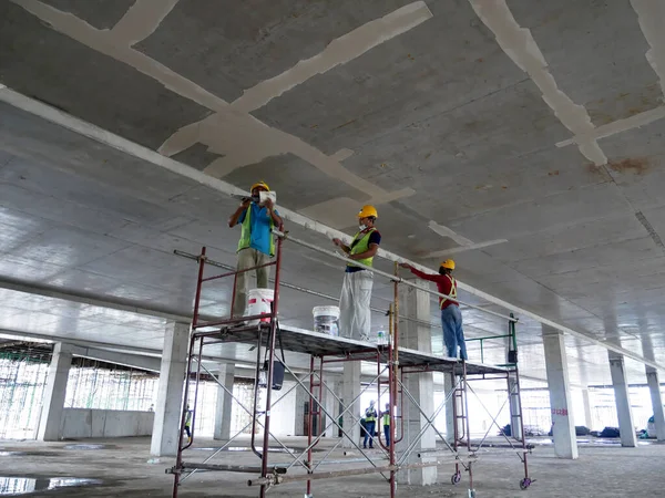 Kuala Lumpur Malaysia April 2020 Construction Site Workers Doing Ceiling — Zdjęcie stockowe