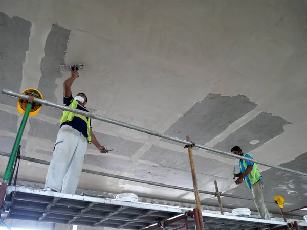 Kuala Lumpur Malaysia April 2020 Construction Site Workers Doing Ceiling — Foto de Stock