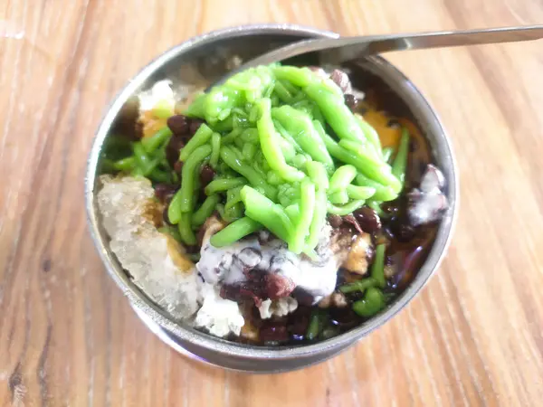 Cendol Denilen Malezya Tatlıları Cendol Ezilmiş Buz Küpleri Undan Çeşitli — Stok fotoğraf