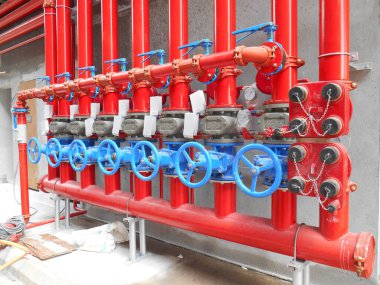 SERDANG, MALAYSIA - 27 Temmuz 2017: Alarm valf sistemi. Yangın söndürücüyü kontrol eden ve su sağlayan yangın söndürme sisteminin bir parçasıydı..