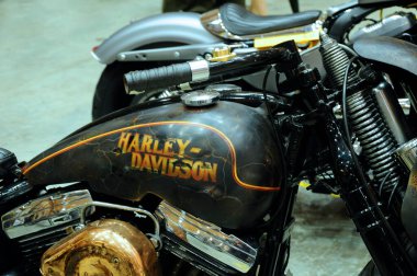 SERDANG, MALAYSIA - 29 Temmuz 2017: Motosiklette Harley-Davidson motorsiklet logolarının çeşitli tasarımı. Bazı logolar sahibi tarafından yapılmış..  