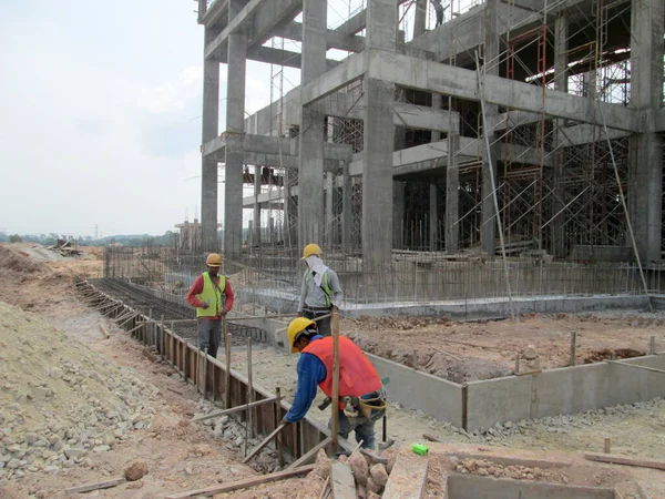 Seremban Malaysia Temmuz 2017 Nşaat Işçileri Çoğunlukla Inşaat Alanında Kereste — Stok fotoğraf