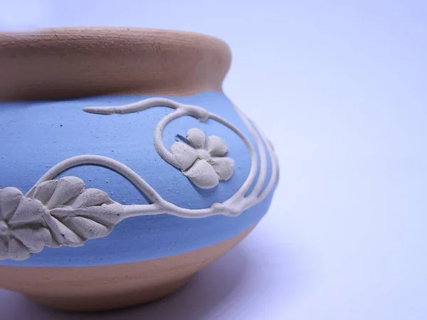 Cerâmica Feita Argila Esculpida Com Gravura Design Floral — Fotografia de Stock