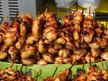 SHAH ALAM, MALAYSIA - 22 HAZİRAN 2017: Japon yemek teriyaki veya ızgara tavuk çubuğu