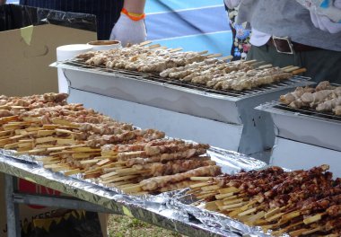 SHAH ALAM, MALAYSIA - 22 HAZİRAN 2017: Japon yemek teriyaki veya ızgara tavuk çubuğu