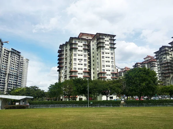 Selangor Malaysia Lipiec 2020 Wysoki Budynek Mieszkalny Nowoczesnym Wystrojem Fasady — Zdjęcie stockowe