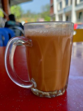 'TEH TARIK' adlı Malezya içeceği. Kremalı beyaz kremayla karıştırılmış çay içecekleri. Krema tabanı palmiye yağı bazlı..